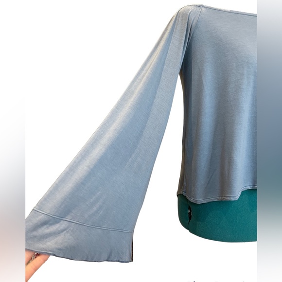 Feel the piece Terre Jacobs off the shoulder bell sleeves loose fit - Picture 3 of 9